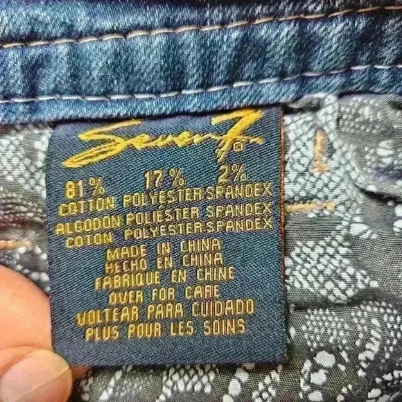 Seven Denim Knee Length Distressed Size 8 Crop - Picture 8 of 10